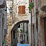 In 3652-3 Ρόβινι