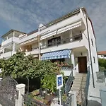 In 3652-3 * Ρόβινι